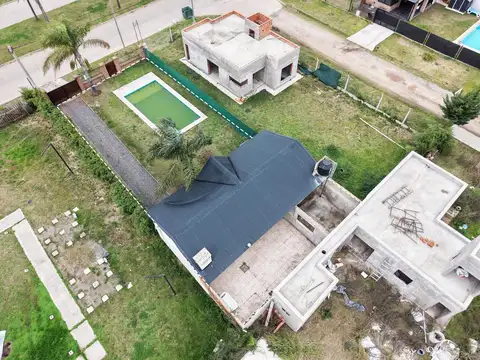 Casa en Alquiler con 1 cochera