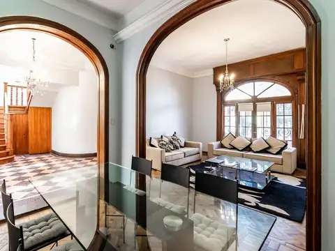 VENTA CASA 5 AMBIENTES COLEGIALES CON TERRAZA