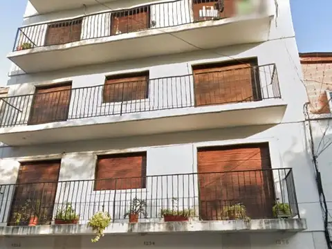Depto de 4 ambientes en alquiler al frente con balcon