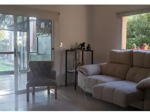 Casa en Venta en Pilar Del Este, USD 210.000