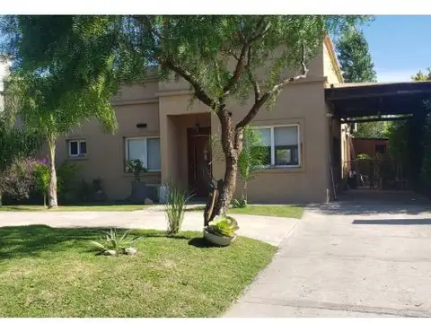 PROP EN 1 PLANTA, 3 DORM. 1 SUITE C/VEST. PILETA. Lote de 500m² Barrio San Alfonso