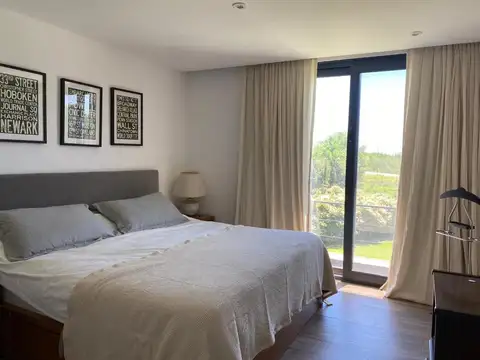 Casa en Alquiler Temporal con 4 cocheras