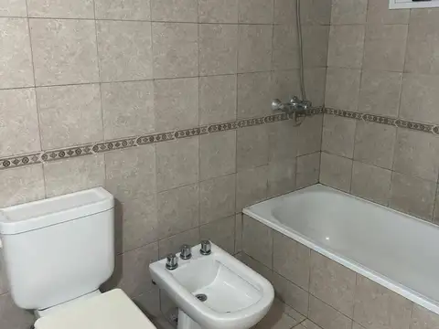Departamento en alquiler c/ cochera en Monte Grande