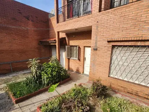 DEPTO EN PLANTA ALTA LAVARELLOS AL 1200 SARANDI