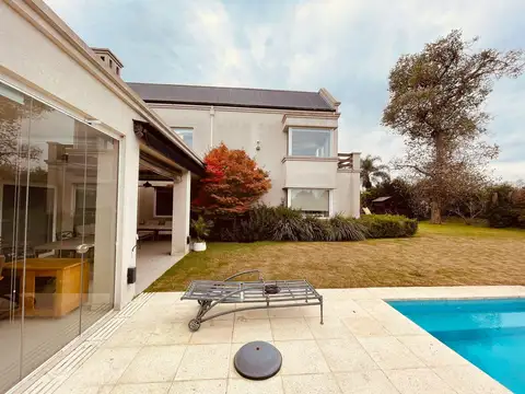 Casa 5 ambientes con 3 baños