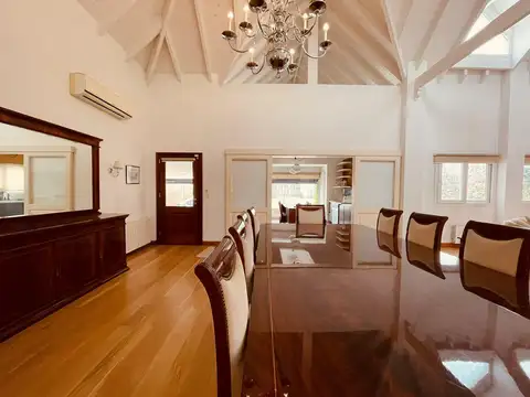 Casa en Venta con 2 cocheras