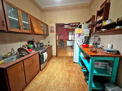 Casa 6 ambientes con 2 baños