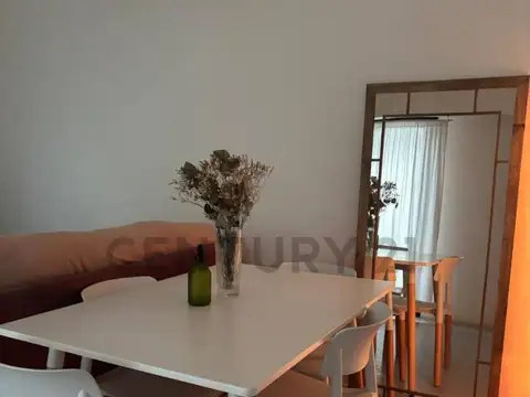 Ph de 1 Dormitorio Refaccionado a Nuevo con Patio en Venta en La Plata