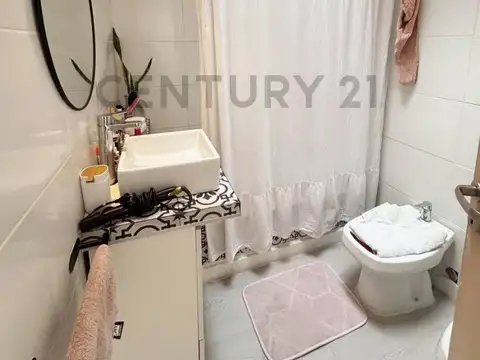 Ph de 1 Dormitorio Refaccionado a Nuevo con Patio en Venta en La Plata