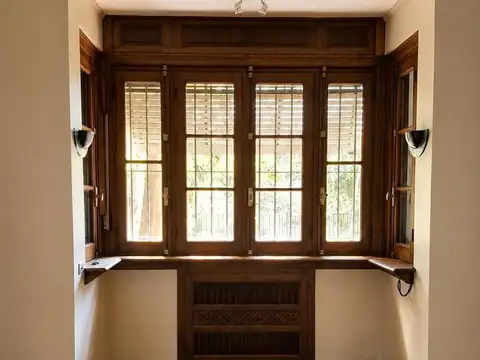 Casa en Alquiler con 1 cochera