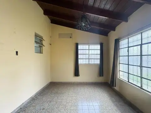 Casa 3 ambientes con 1 baño