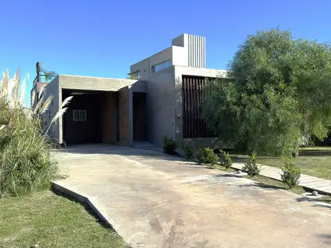 VENTA CASA COUNTRY LOS PASOS GOLF DE 3 DORMITORIOS