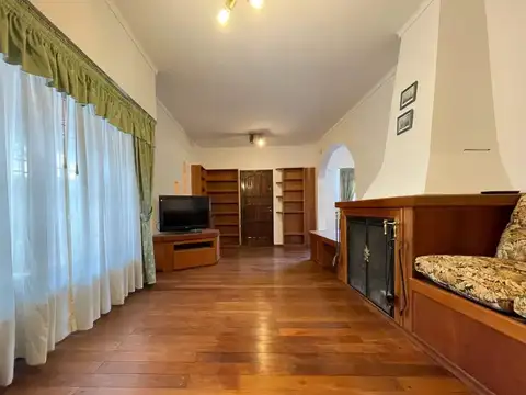 EXCELENTE PROPIEDAD EN CASTELAR SUR 