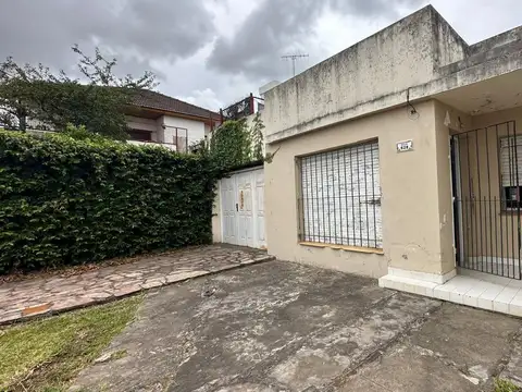 Venta Casa A Refaccionar Jardín Galpón Luján