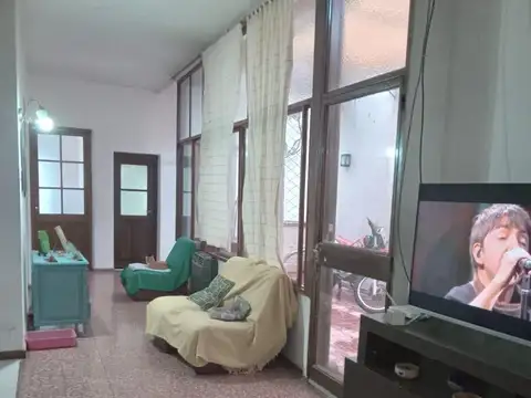 Casa en Alquiler con 1 cochera