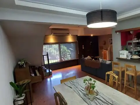 Casa de 5 ambientes con Fondo Libre y Parrilla - Villa Dominico