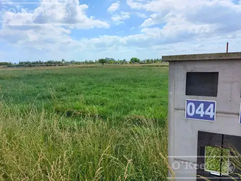 HERMOSO LOTE CON FONDO LAGUNA DE 1100 M2 EN CLUBU DE CAMPO LA ENRIQUETA!