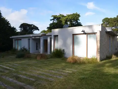 VENTA DE DOS CASAS- 3 AMBIENTES–66m² CUBIERTOS CADA UNA–MAR DE LAS PAMPAS | IDEAL INVERSIÓN.
