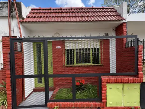 PH 2 AMBIENTES CON PATIO, ENTRADA INDEPENDIENTE Y SIN EXPENSAS – APTO CRÉDITO