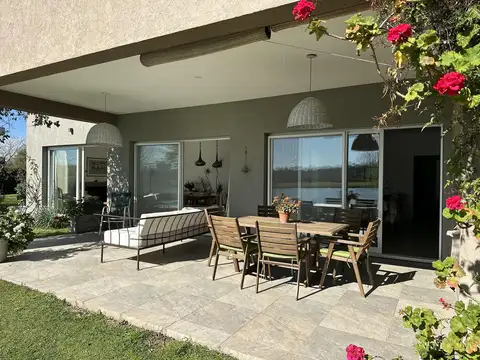 Casa 4 ambientes con 3 baños