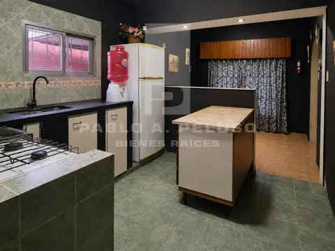 VENTA CASA 4 AMBIENTES Y DOS DEPARTAMENTOS. LIBERTAD, MERLO. ZONA OESTE. BUENOS AIRES.