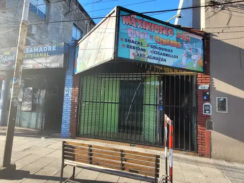 Av. Gral. Miguel de Azcuénaga al 700 Morón