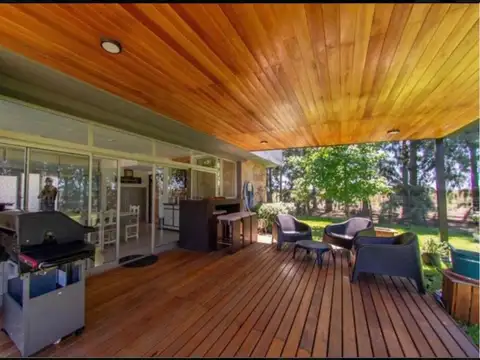 Casa 5 ambientes con 3 baños