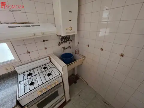 Av. Hipólito Yrigoyen 2159, Ciudad Autónoma de Buenos Aires, 100