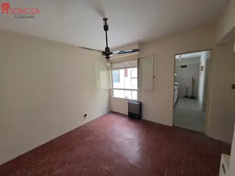 Av. Hipólito Yrigoyen 2159, Ciudad Autónoma de Buenos Aires, 100