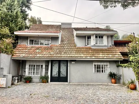 Casa reciclada con pileta, 4 dormitorios