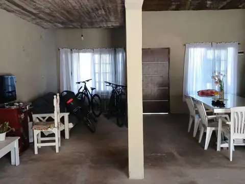 Casa 4 ambientes con 2 baños