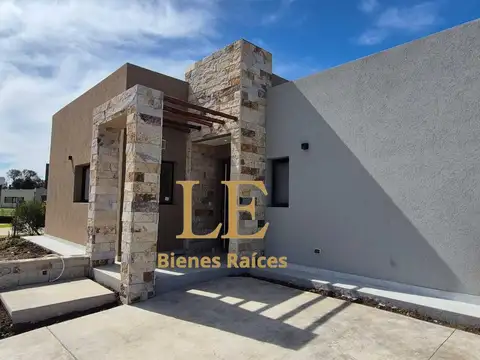 Venta de casa en Barrio Santa Elisa, Pilar del Este. Pilar