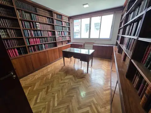 Excelente departamento/oficina al frente en 3° piso con kitchinette!