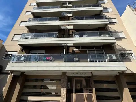 Departamento 2 ambientes con cochera en alquiler. San Martin centro.