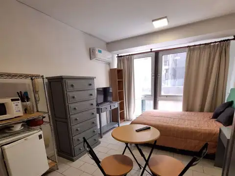 Alquilo Temporario en San Nicolás. Monoambiente para 2 Personas.