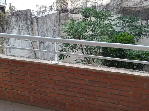 Semipiso  contrafrente,vista hermoso jardin,vista abierta.Buenos medios transporte.Zona facultades