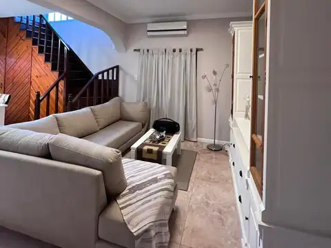 Casa + Salón Comercial + Departamento 