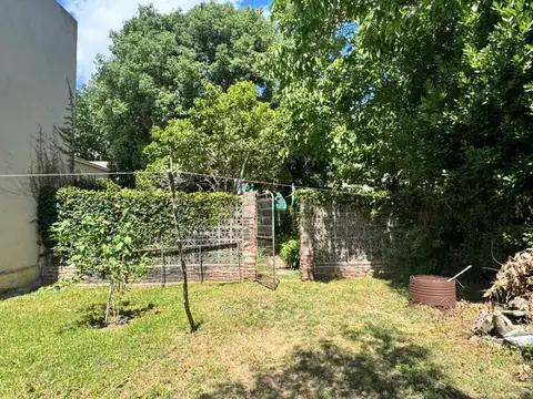 Casa a Refaccionar en Venta en  La Plata