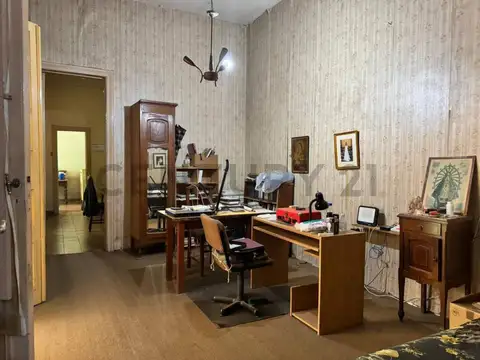 Casa a Refaccionar en Venta en  La Plata