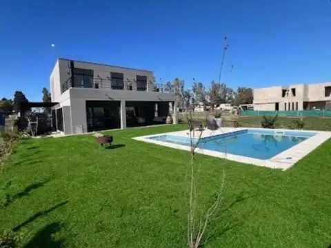 Casa 6 ambientes con 3 baños