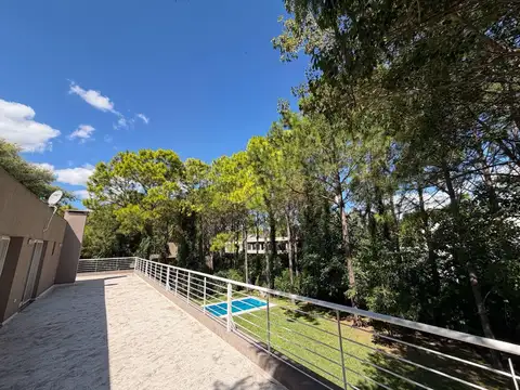 Casa 6 ambientes con 3 baños