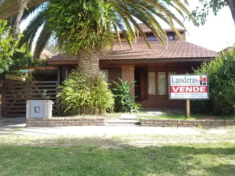 AMPLIO CHALET (HECHO DOS DEPARTAMENTOS) - TODOS LOS SERVICIOS CONECTADOS 