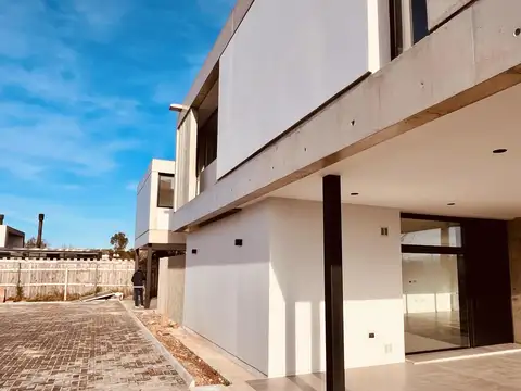 Casa 5 ambientes con 1 baño