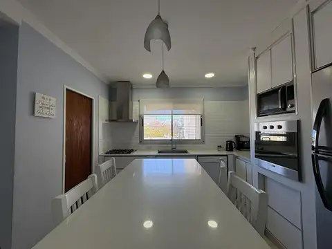 Casa en Ph independiente c/ parque, pileta y quincho