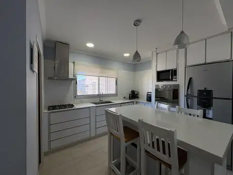 Depto Tipo Casa en Venta en Villa Elvira, USD 125.000