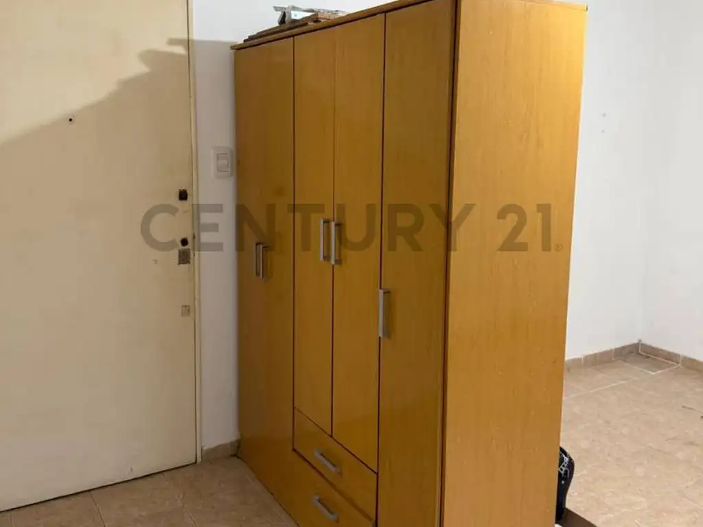 Monroe 5600, Piso 3