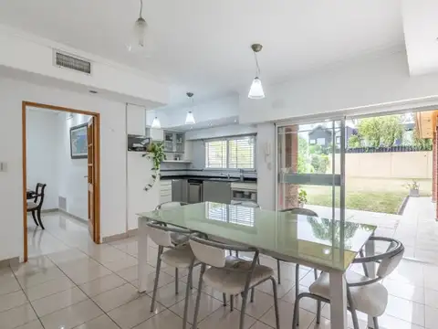Casa en Venta con 4 cocheras