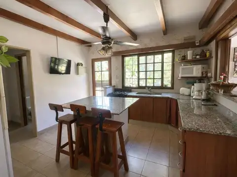 Casa 5 ambientes con 3 baños