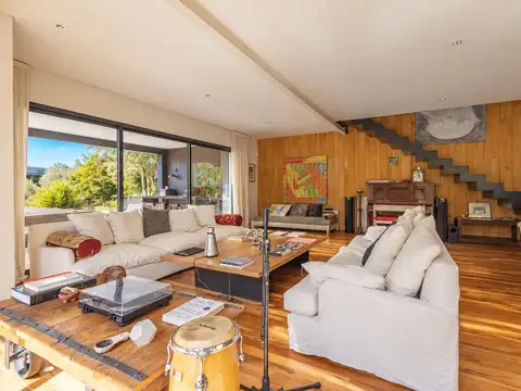 Casa en Venta con 3 cocheras