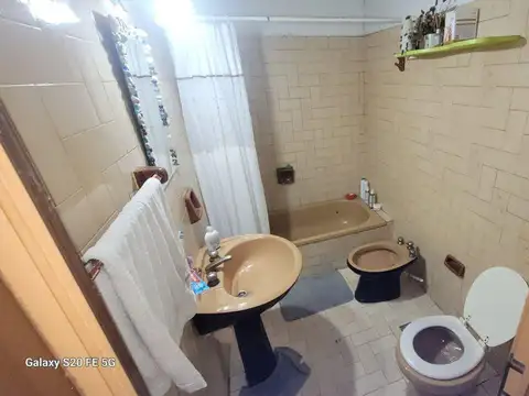 Casa 8 ambientes con 3 baños